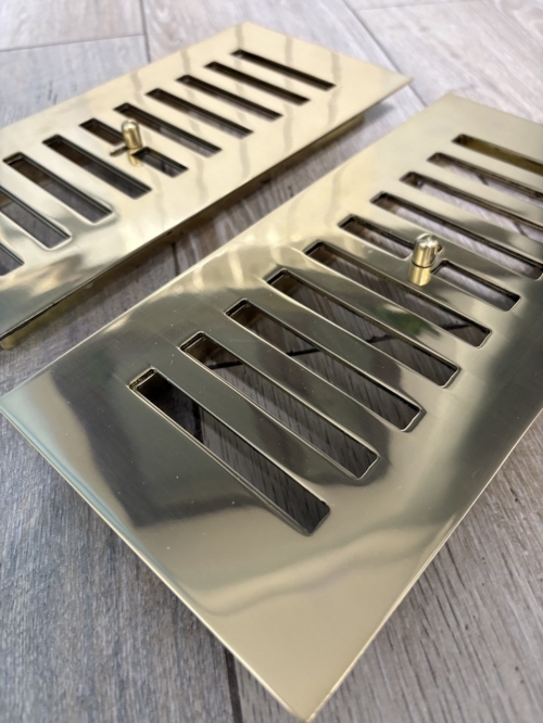 Латунная полированная вентиляционная решётка с задвижкой ЛР 355 200x100мм